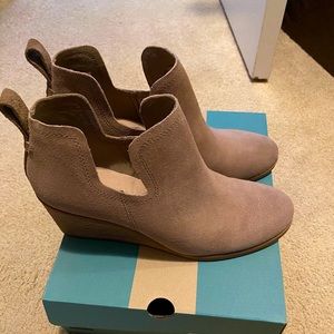 TOMS Kallie booties nearly brand new! 7.5